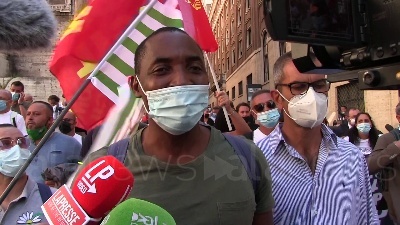 Scene from Whirlpool, Soumahoro: "Chiediamo dignità e lavoro al governo per rilanciare il Sud"