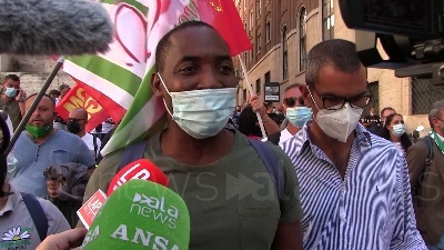 Scene from Whirlpool, Soumahoro: "Chiediamo dignità e lavoro al governo per rilanciare il Sud"