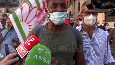 Scene from Whirlpool, Soumahoro: "Chiediamo dignità e lavoro al governo per rilanciare il Sud"