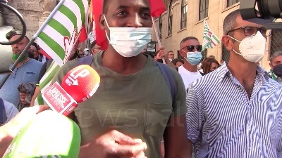 Scene from Whirlpool, Soumahoro: "Chiediamo dignità e lavoro al governo per rilanciare il Sud"