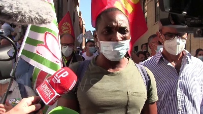 Scene from Whirlpool, Soumahoro: "Chiediamo dignità e lavoro al governo per rilanciare il Sud"