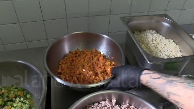Scene from Dog's Bistrot, il negozio che consegna cibo a domicilio per i cani