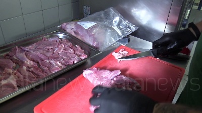 Scene from Dog's Bistrot, il negozio che consegna cibo a domicilio per i cani