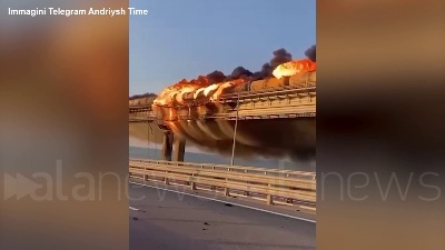 Scene from Incendio sul ponte fra Crimea e Russia, Putin ordina un'inchiesta