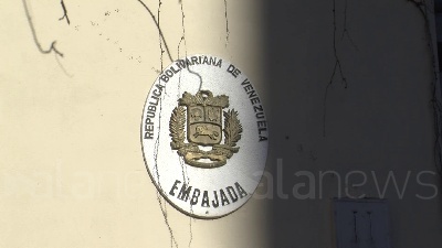 Scene from "Maduro legittimo presidente": presidio davanti ambasciata Venezuelana