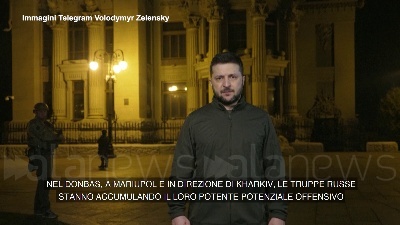 Scene from Ucraina, Zelensky: "I russi accumulano forze vicino a Mariupol"