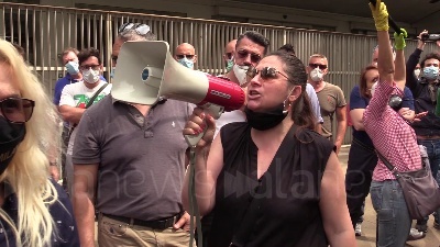 Scene from Milano, protesta dei tassisti: "Regione Lombardia non ha soldi, siamo stati dimenticati"