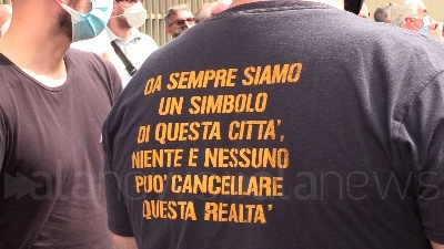 Scene from Milano, protesta dei tassisti: "Regione Lombardia non ha soldi, siamo stati dimenticati"