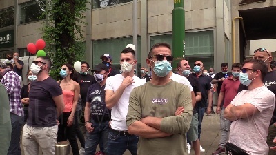 Scene from Milano, protesta dei tassisti: "Regione Lombardia non ha soldi, siamo stati dimenticati"