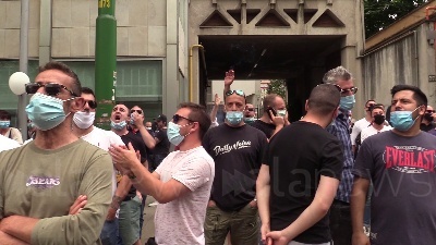 Scene from Milano, protesta dei tassisti: "Regione Lombardia non ha soldi, siamo stati dimenticati"