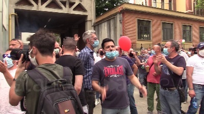Scene from Milano, protesta dei tassisti: "Regione Lombardia non ha soldi, siamo stati dimenticati"
