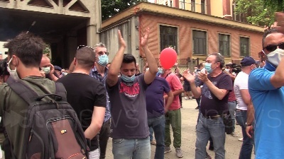 Scene from Milano, protesta dei tassisti: "Regione Lombardia non ha soldi, siamo stati dimenticati"