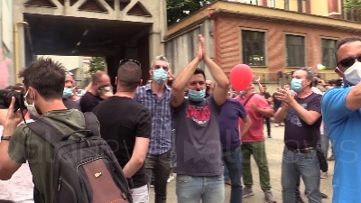 Scene from Milano, protesta dei tassisti: "Regione Lombardia non ha soldi, siamo stati dimenticati"