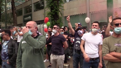 Scene from Milano, protesta dei tassisti: "Regione Lombardia non ha soldi, siamo stati dimenticati"