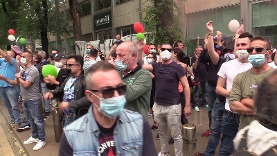 Scene from Milano, protesta dei tassisti: "Regione Lombardia non ha soldi, siamo stati dimenticati"