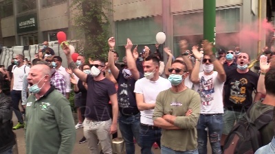 Scene from Milano, protesta dei tassisti: "Regione Lombardia non ha soldi, siamo stati dimenticati"