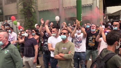 Scene from Milano, protesta dei tassisti: "Regione Lombardia non ha soldi, siamo stati dimenticati"