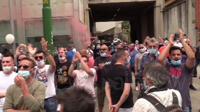 Scene from Milano, protesta dei tassisti: "Regione Lombardia non ha soldi, siamo stati dimenticati"