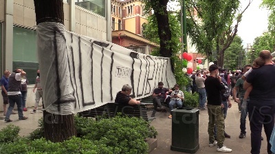 Scene from Milano, protesta dei tassisti: "Regione Lombardia non ha soldi, siamo stati dimenticati"