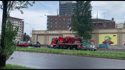 Scene from Nubifragio a Milano: alberi sradicati e linee dei tram deviate