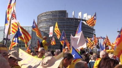 Scene from Davanti Parlamento Ue, 10mila catalani