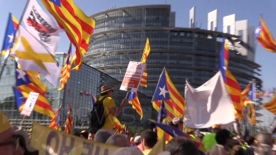 Scene from Davanti Parlamento Ue, 10mila catalani