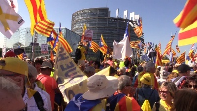 Scene from Davanti Parlamento Ue, 10mila catalani
