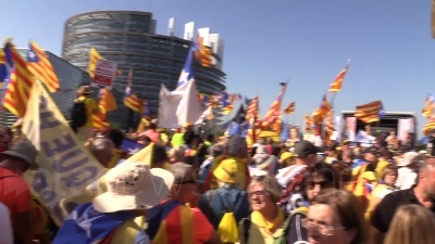 Scene from Davanti Parlamento Ue, 10mila catalani
