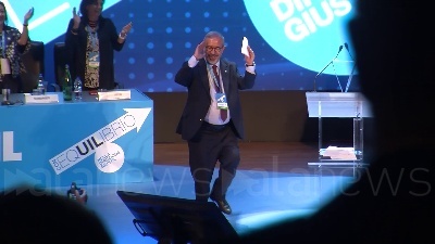 Scene from Uil, Barbagallo balla sul palco dopo rielezione a segretario generale