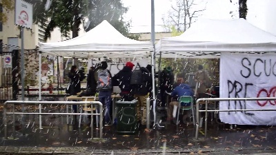 Scene from Milano, studenti in protesta contro la dad: "Neanche la neve può fermarci"
