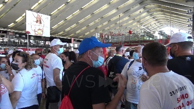 Scene from Whirlpool, lavoratori in corteo da Termini al Mise: "Il tempo corre veloce"