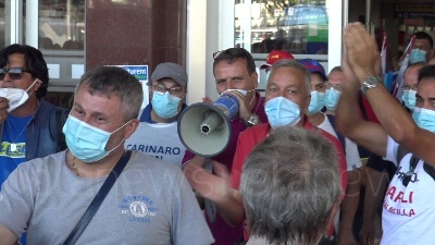 Scene from Whirlpool, lavoratori in corteo da Termini al Mise: "Il tempo corre veloce"