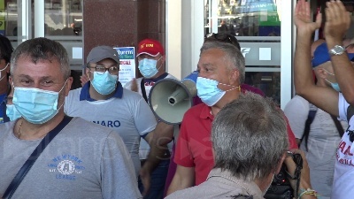 Scene from Whirlpool, lavoratori in corteo da Termini al Mise: "Il tempo corre veloce"