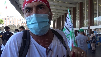 Scene from Whirlpool, lavoratori in corteo da Termini al Mise: "Il tempo corre veloce"
