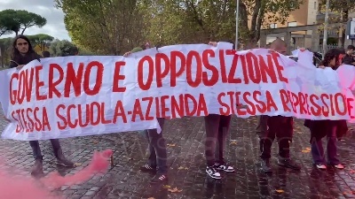 Scene from Roma, anche il PD contestato dagli studenti in protesta: "Non strumentalizzateci per consenso"