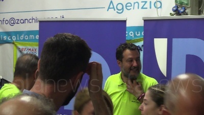 Scene from Open Arms, Salvini contro Richard Gere: "Apra le sue ville e ospiti i migranti a spese sue"
