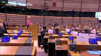 Scene from Migranti, Von der Leyen: "Tutta Europa deve fare sua parte"