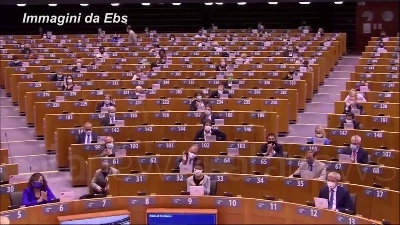 Scene from Migranti, Von der Leyen: "Tutta Europa deve fare sua parte"