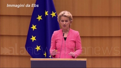 Scene from Migranti, Von der Leyen: "Tutta Europa deve fare sua parte"