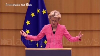 Scene from Migranti, Von der Leyen: "Tutta Europa deve fare sua parte"