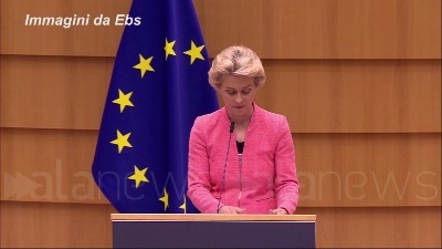 Scene from Migranti, Von der Leyen: "Tutta Europa deve fare sua parte"