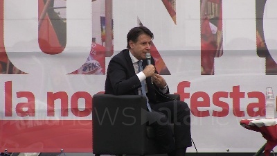 Scene from Conte: "Per me le ong non sono il nemico ma dobbiamo difendere i confini"