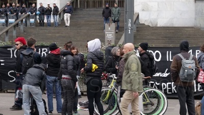 Scene from Cospito, presidio anarchici davanti Tribunale Milano: "Stato assassino"