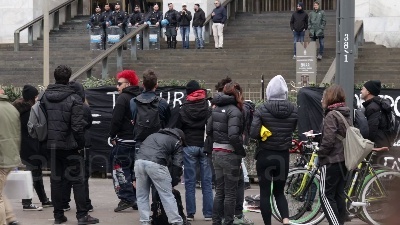 Scene from Cospito, presidio anarchici davanti Tribunale Milano: "Stato assassino"