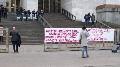 Scene from Cospito, presidio anarchici davanti Tribunale Milano: "Stato assassino"
