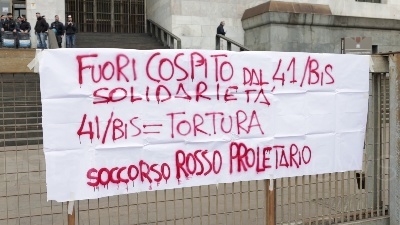Scene from Cospito, presidio anarchici davanti Tribunale Milano: "Stato assassino"