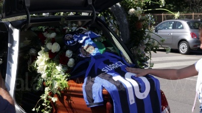 Scene from Funerali Luis Suarez: centinaia i presenti a Milano