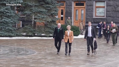 Scene from Ucraina, von der Leyen a Kiev: accolta dal presidente Zelensky