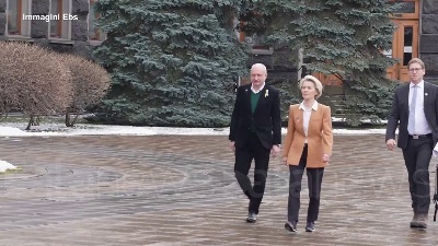 Scene from Ucraina, von der Leyen a Kiev: accolta dal presidente Zelensky