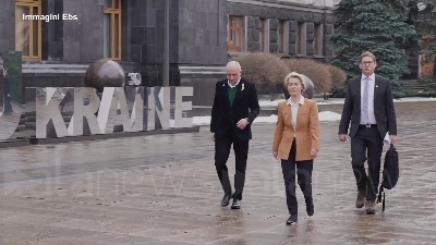 Scene from Ucraina, von der Leyen a Kiev: accolta dal presidente Zelensky